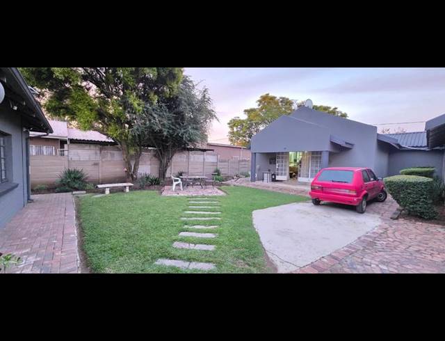 4 BEDROOM HOUSE FOR SALE IN THREE RIVERS